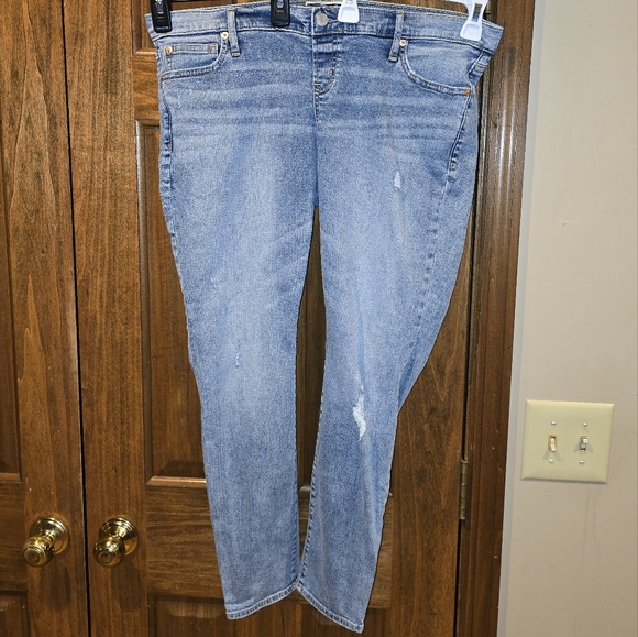 GAP:Maternity True Waistband ADORABLE Distressed Skinny Jeans, Lt Indigo, NWOT - Picture 10 of 14